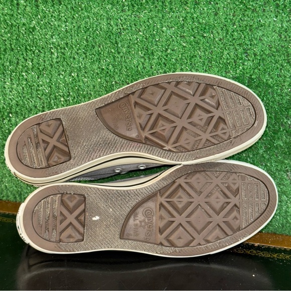 Converse Chuck Taylors All Star Gray White Sneakers Canvas Classic Kids Size 5Y - Picture 5 of 6